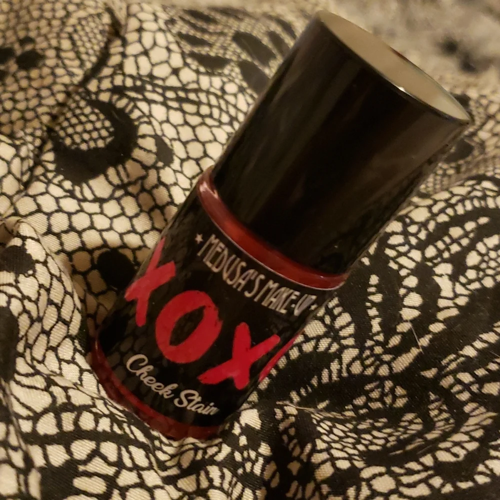❇️XOXO Medusa Makeup RARE Cheek Stain NWOBox